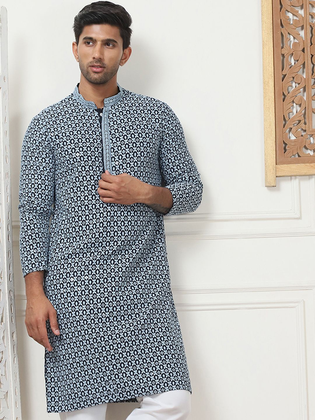 

Anouk Grey Geometric Embroidered Mandarin Collar Straight Kurta