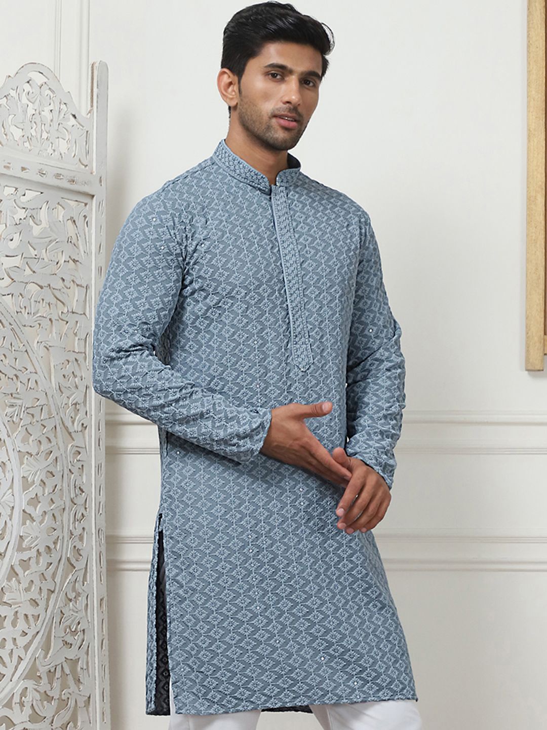 

Anouk Grey Geometric Embroidered Mandarin Collar Straight Kurta