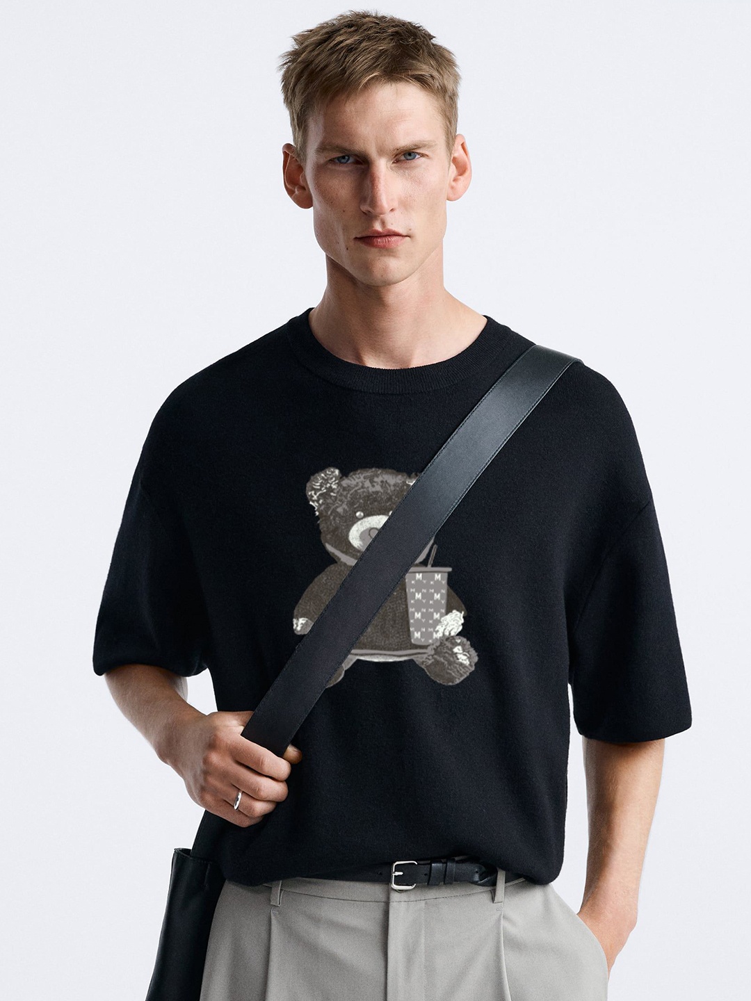 

MISCHIEF MONKEY Men Printed Applique T-shirt, Black