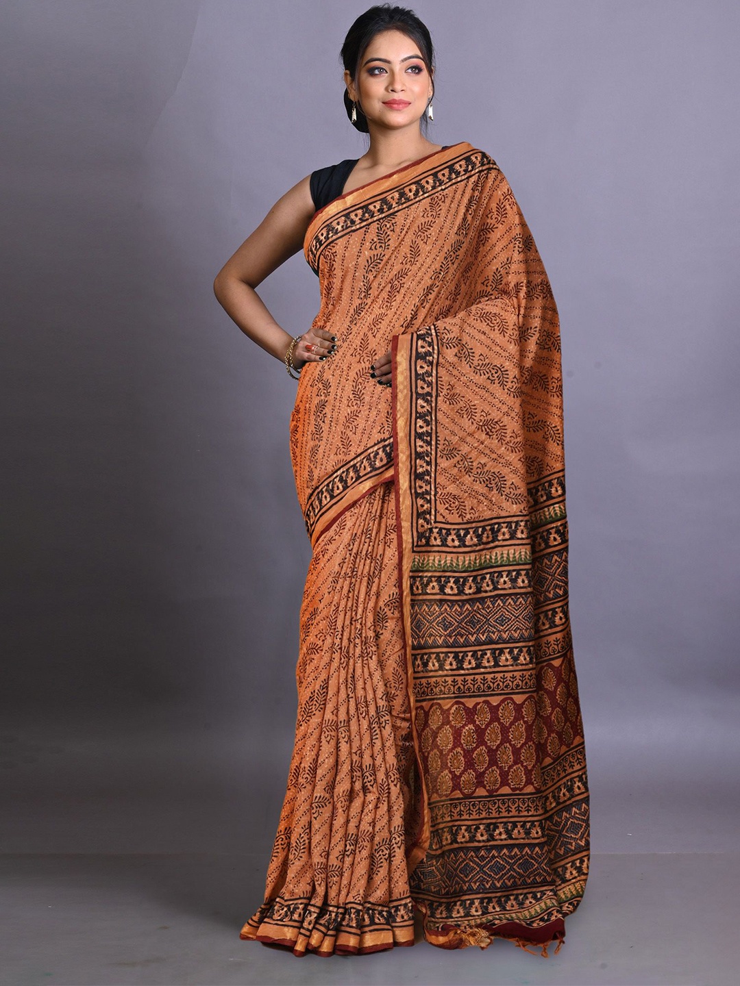 

Unnati Silks Ethnic Motifs Printed Zari Handloom Bagru Saree, Brown