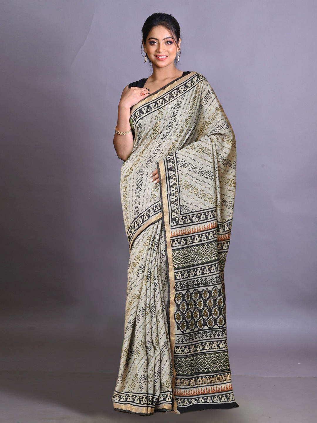 

Unnati Silks Ethnic Motif Zari Woven Handloom Bagru Saree, Off white