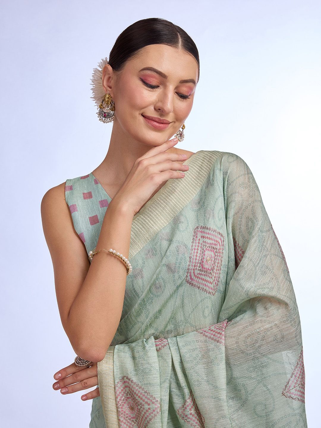 

Mitera Ethnic Motifs Zari Woven Sequinned Tissue Saree, Teal