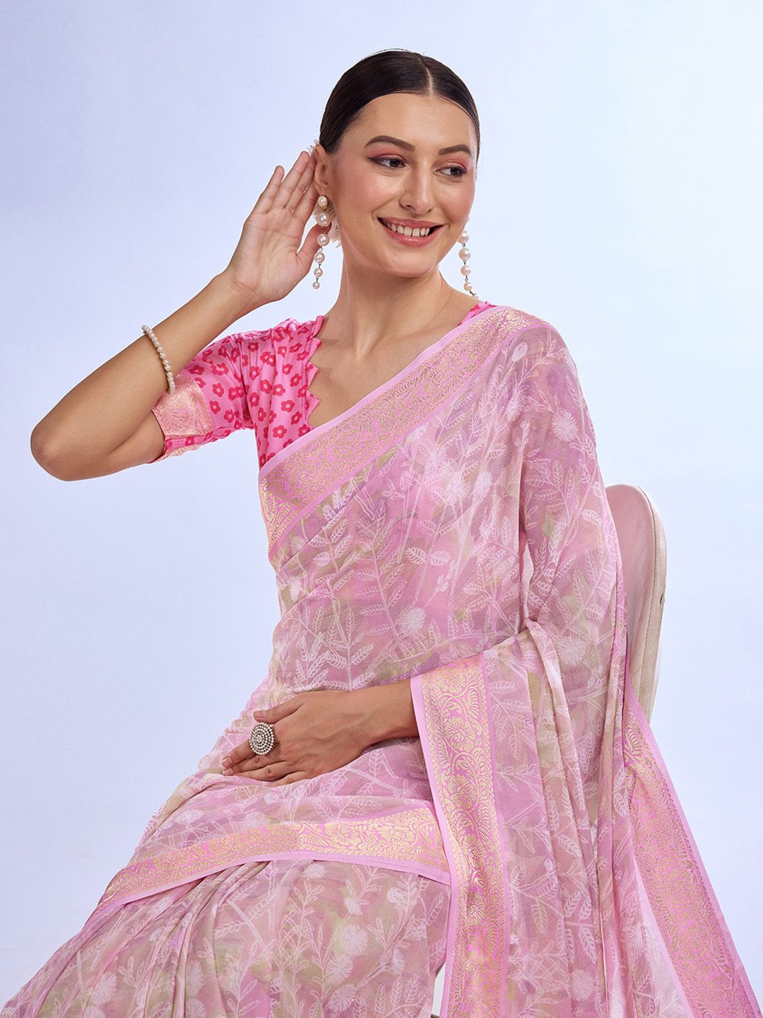 

Mitera Ethnic Motif Zari Woven Pure Georgette Saree, Pink