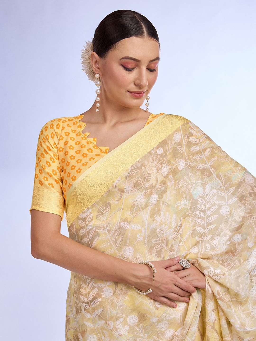 

Mitera Floral Zari Pure Georgette Saree With Tassels, Yellow