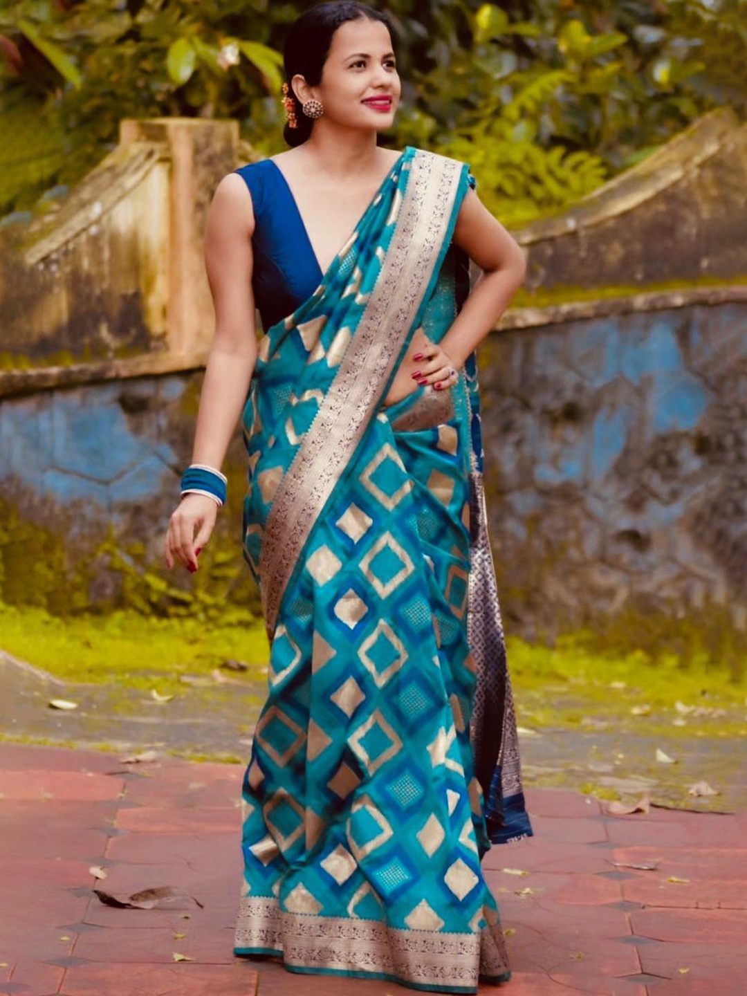 

revika Zari Woven Pure Silk Kanjeevaram Saree, Turquoise blue