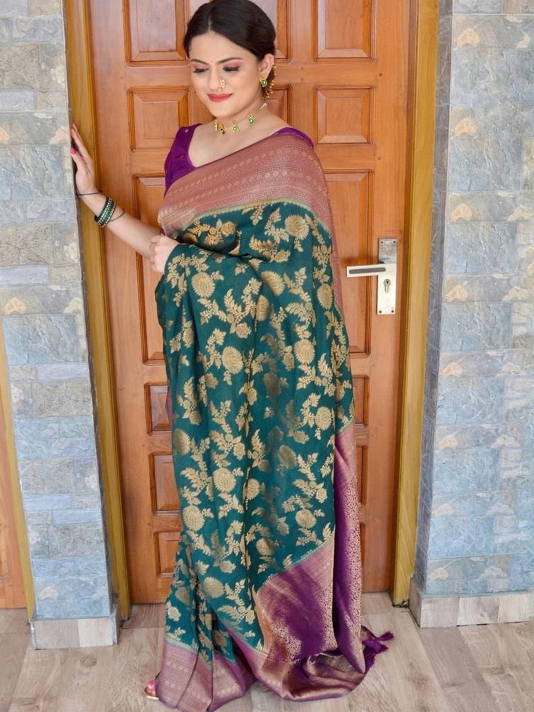 

revika Woven Design Zari Pure Silk Kanjeevaram Saree, Green