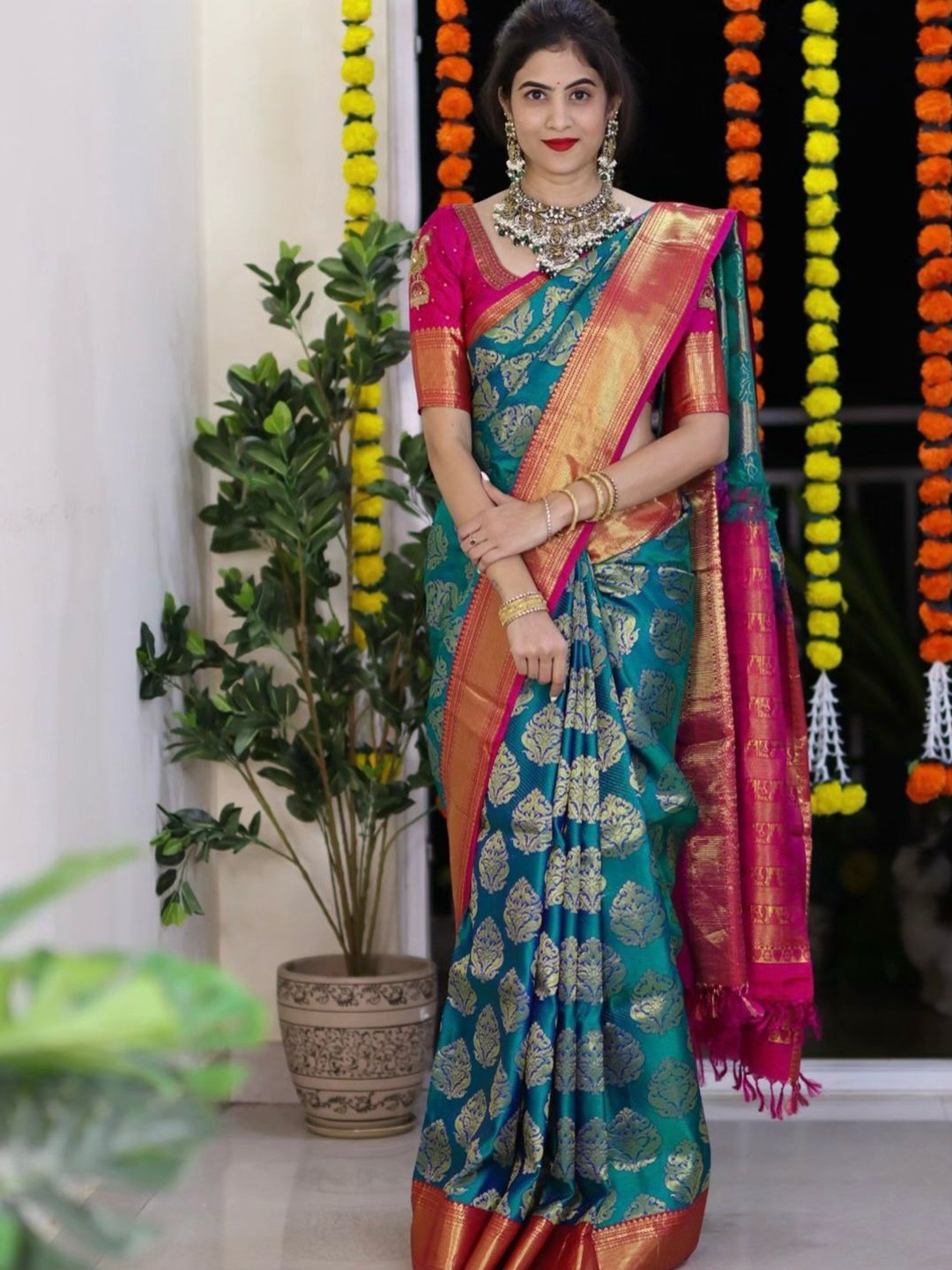

revika Ethnic Motif Zari Woven Pure Silk Kanjeevaram Saree, Green