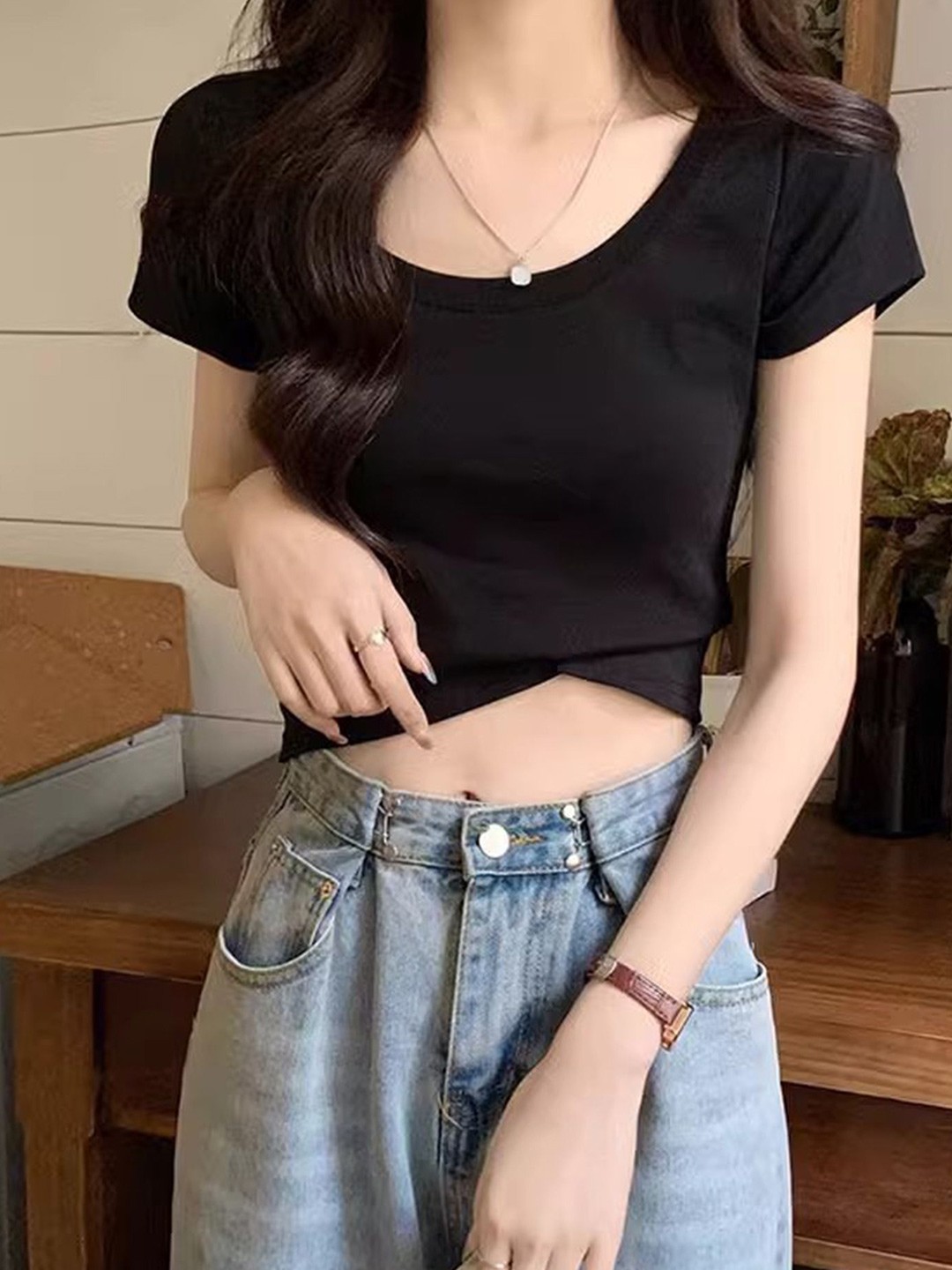 

LULU & SKY Crop Top, Black