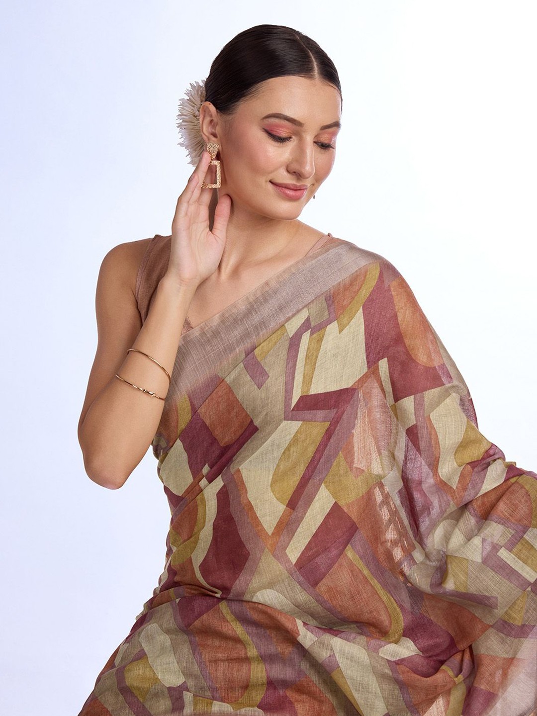 

Mitera Abstract Zari Woven Tassel Saree with Blouse, Maroon