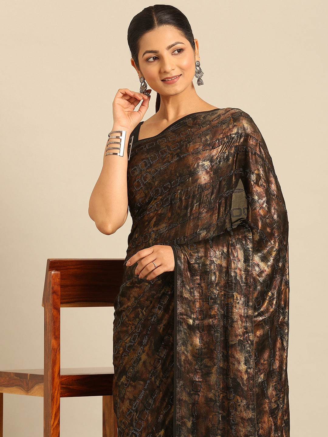 

MOHEY Abstract Printed Beads & Stones Saree, Black
