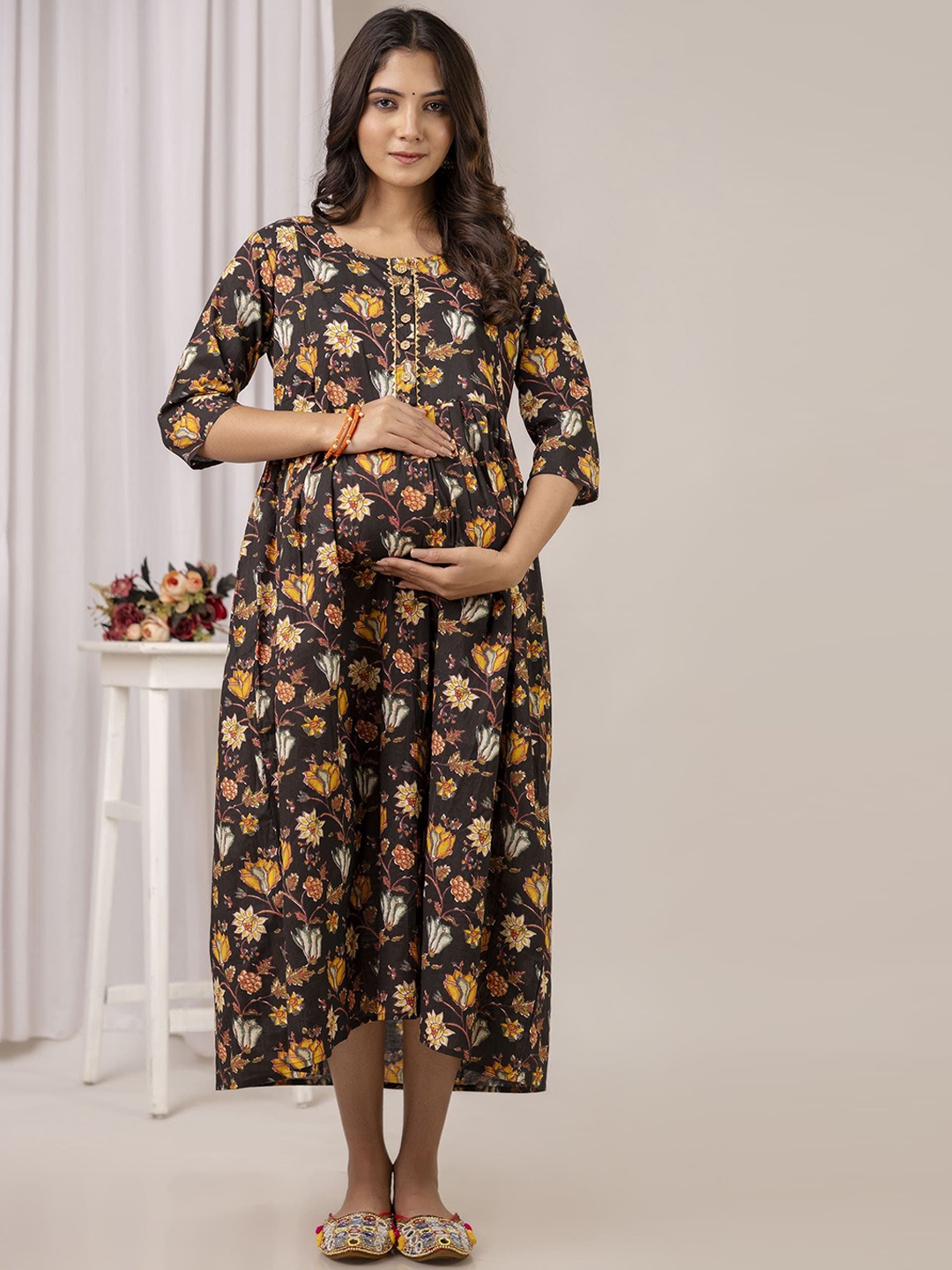 

Henal Women Floral Embroidered Maternity Kurta, Black