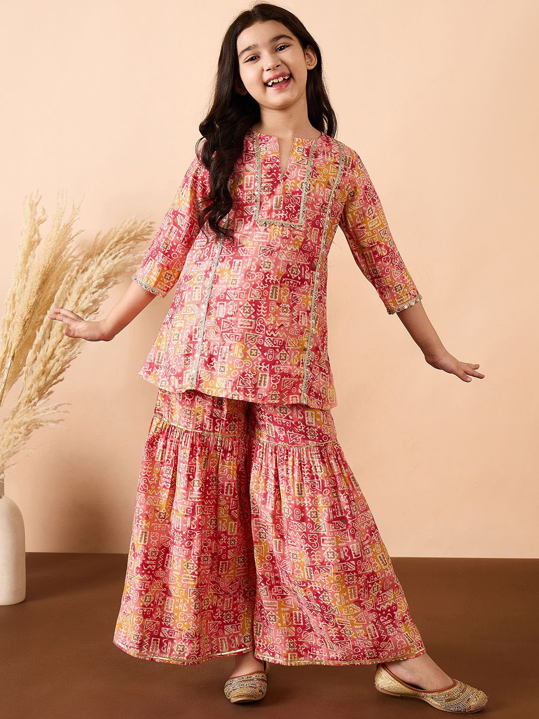 

Stylo Bug Girls Printed Notch Neck Gotta Patti Pure Cotton Straight Kurti With Sharara, Peach