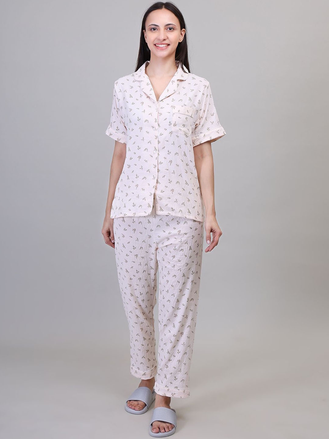 

Camey Women Printed Short Sleeves Night suit, Peach