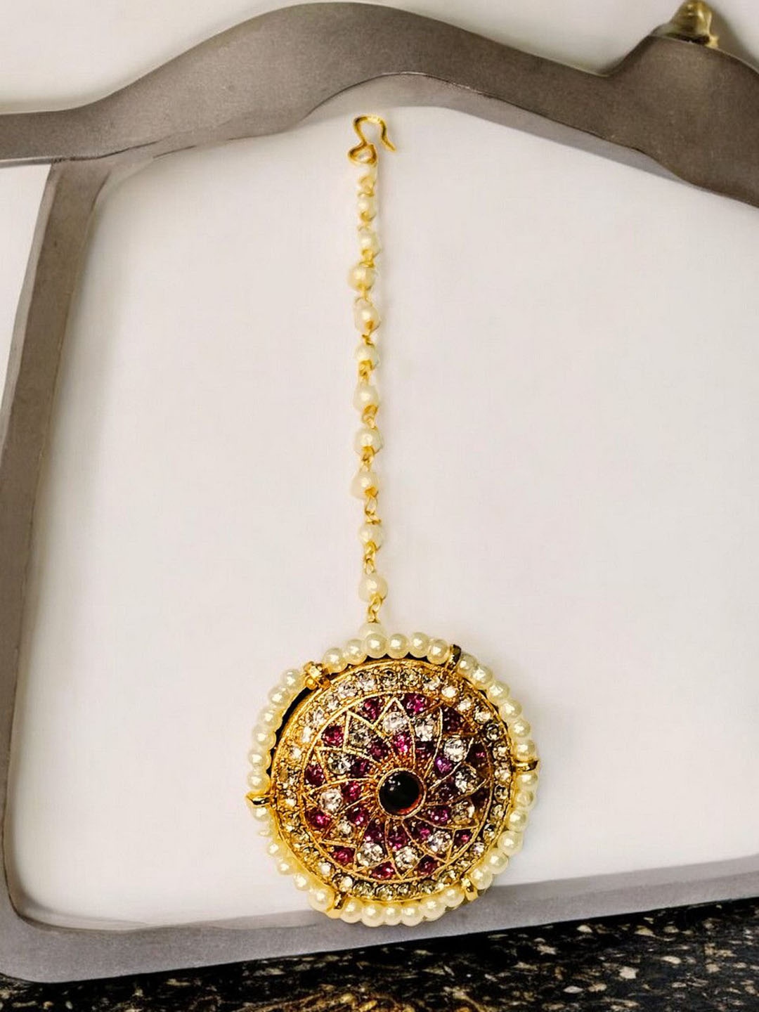 

FEMMIBELLA Gold-Plated Kundan Studded Maang Tikka Head Jewellery