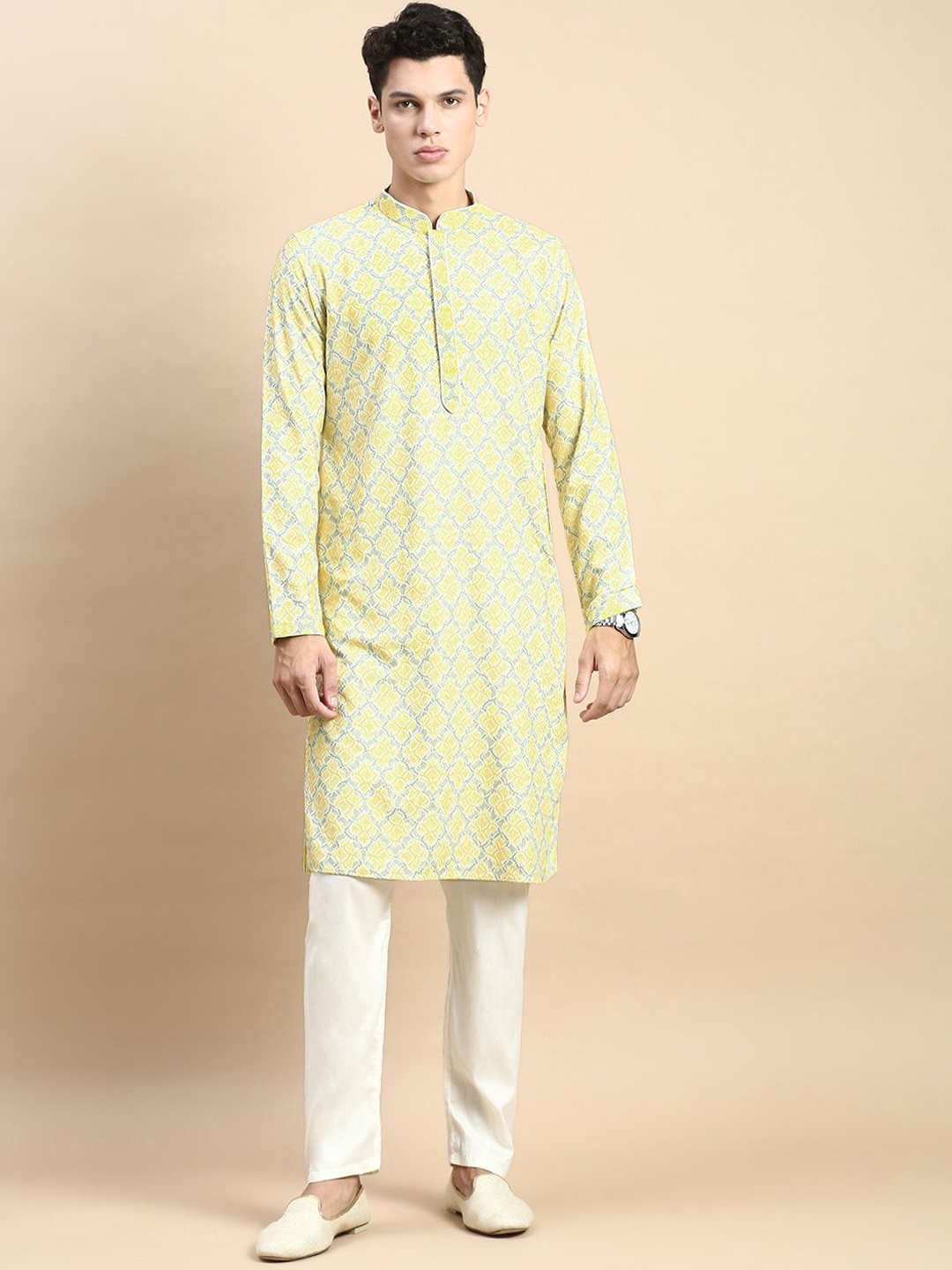 

Rishika Ethnic Motifs Embroidered Mandarin Collar Pure Cotton Straight Kurta, Yellow