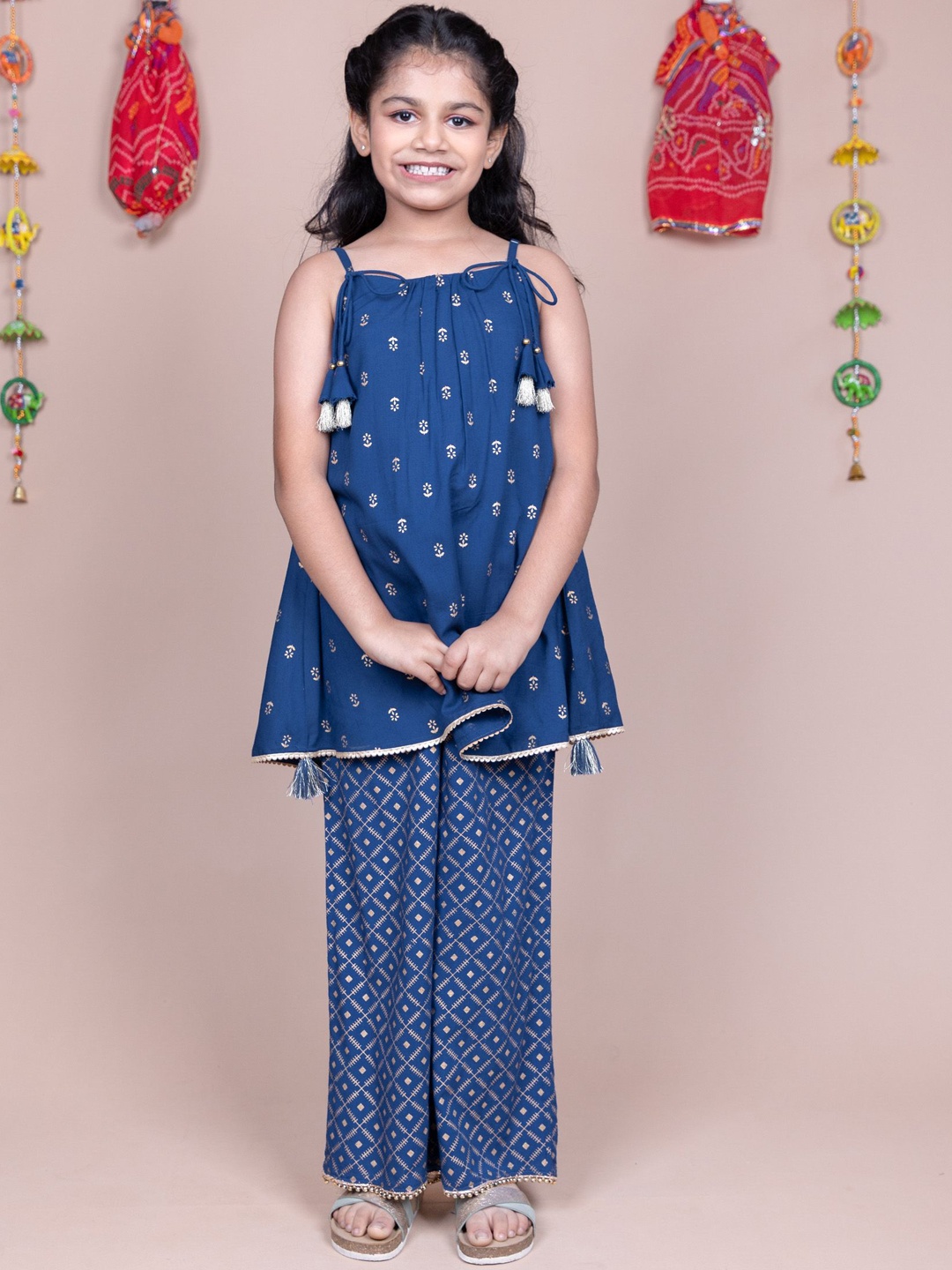 

KASYA Girls Ethnic Motifs Printed Regular Gotta Patti Kurti with Palazzos, Navy blue