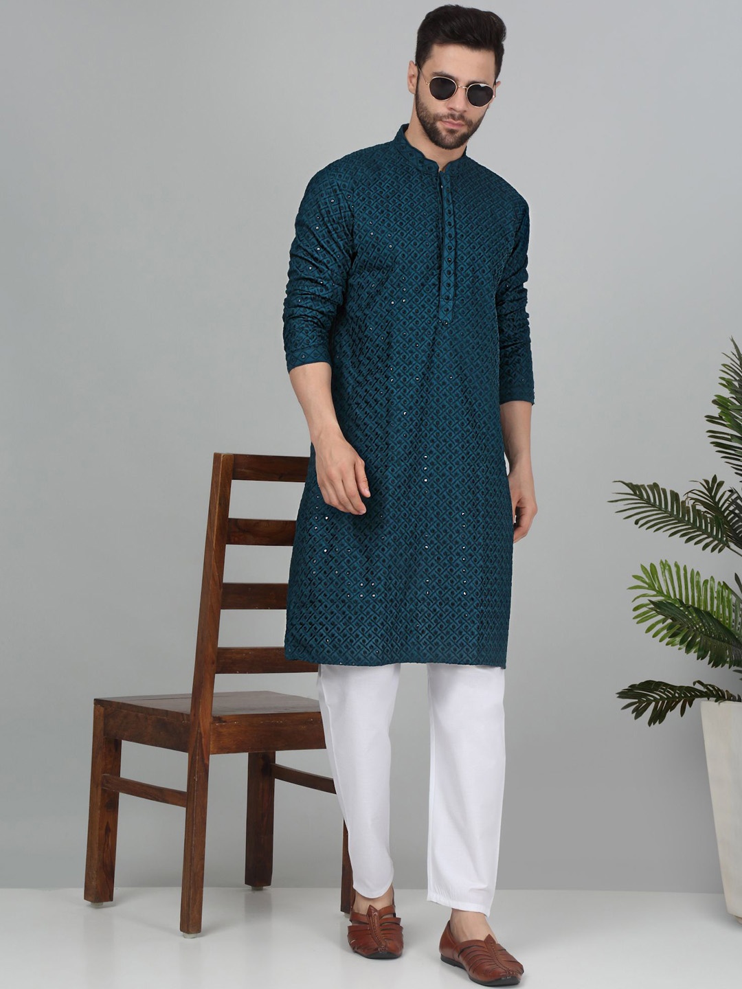 

KRAFT INDIA Ethnic Motifs Embroidered Sequined Cotton Straigth Kurta, Green