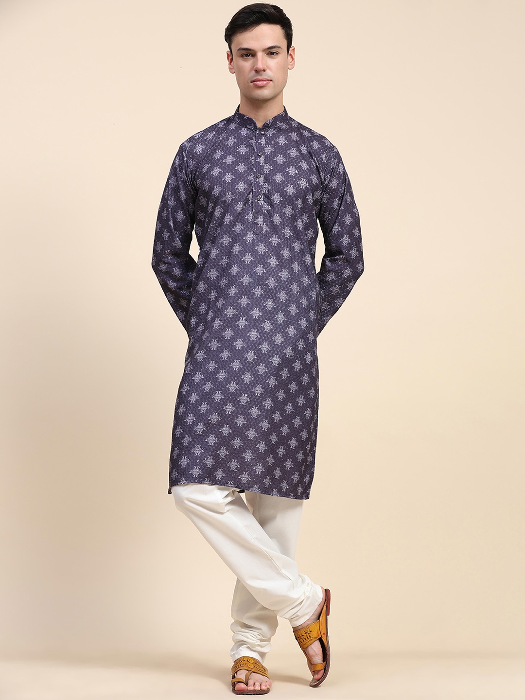 

Enciger Ethnic Motifs Embroidered Mandarin Collar Straight Kurta with Churidar, Purple