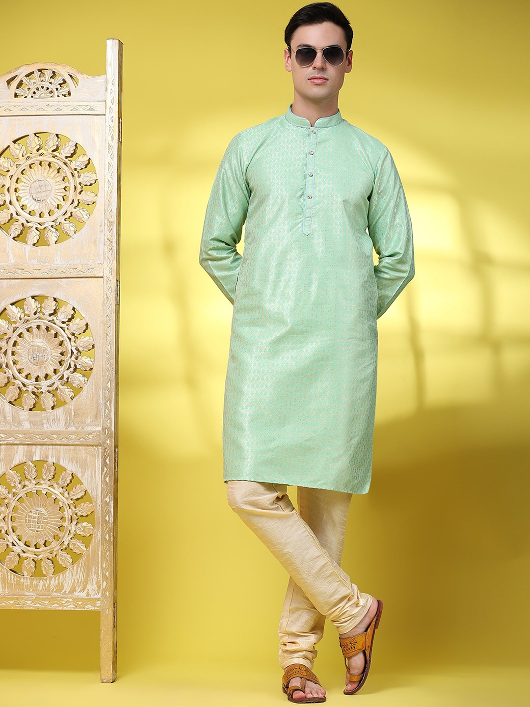

Enciger Ethnic Motifs Woven Design Mandarin Collar Straight Kurta with Churidar, Green