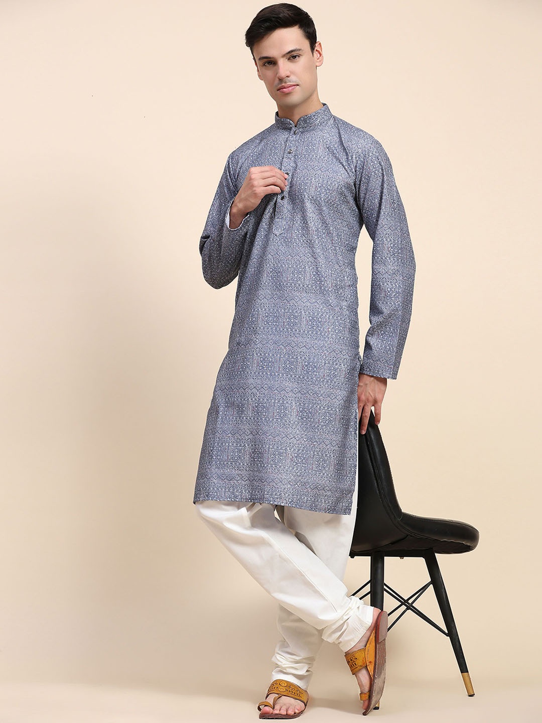 

Enciger Ethnic Motifs Embroidered Mandarin Collar Straight Kurta with Churidar, Grey