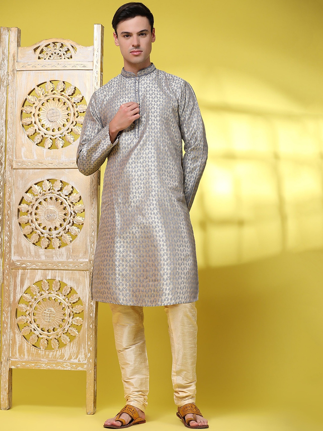

Enciger Ethnic Motifs Woven Design Mandarin Collar Kurta with Pyjamas, Grey