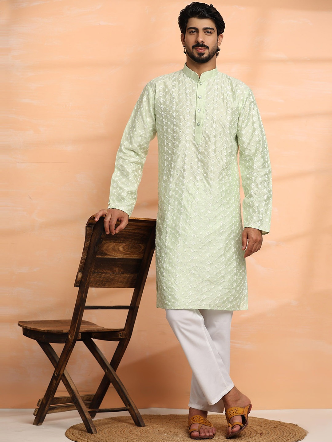 

Enciger Ethnic Motifs Embroidered Mandarin Collar Straight Kurta with Pyjamas, Green