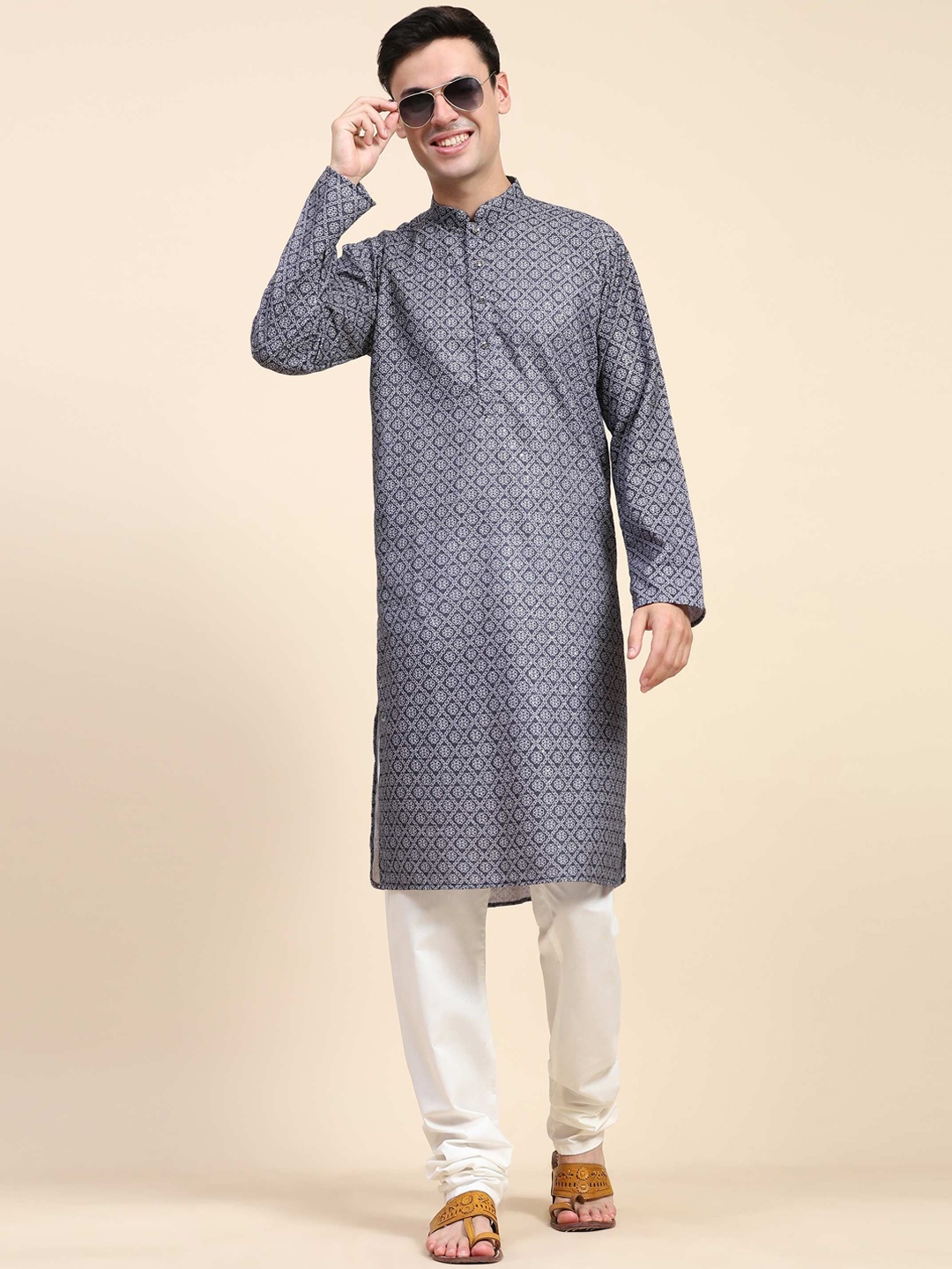 

Enciger Ethnic Motifs Printed Regular Kurta with Churidar, Silver