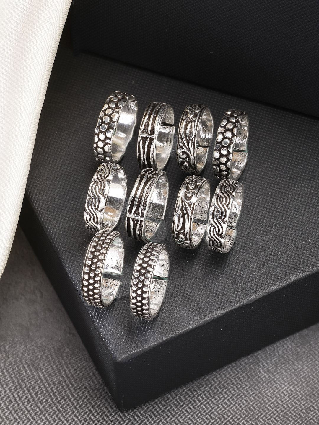 

NVR Set Of 5 Silver-Plated Oxidised Toe Rings