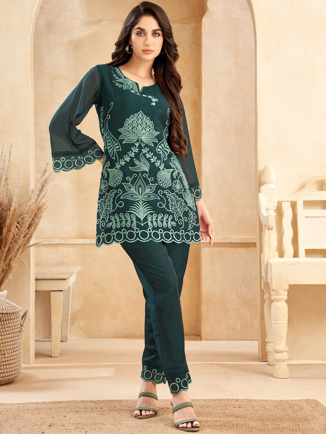 

FABMORA Embroidered Round Neck Sleeve Tunic & Trousers, Green