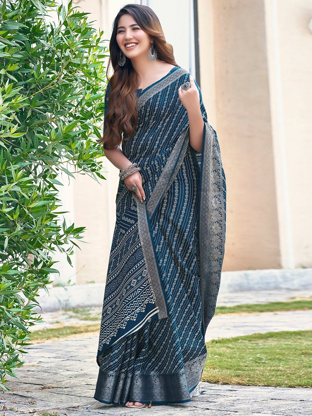 

Sanwariya Chanderi Art Silk Ethnic Motifs Zari Traditional Celebrity Saree, Teal