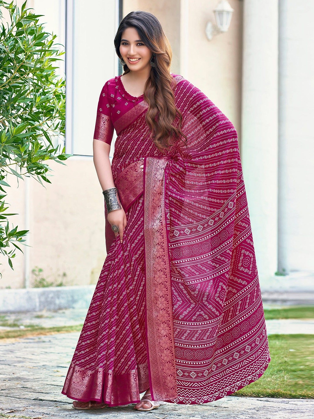 

SANJANA SILK Striped Zari Chanderi Saree, Pink