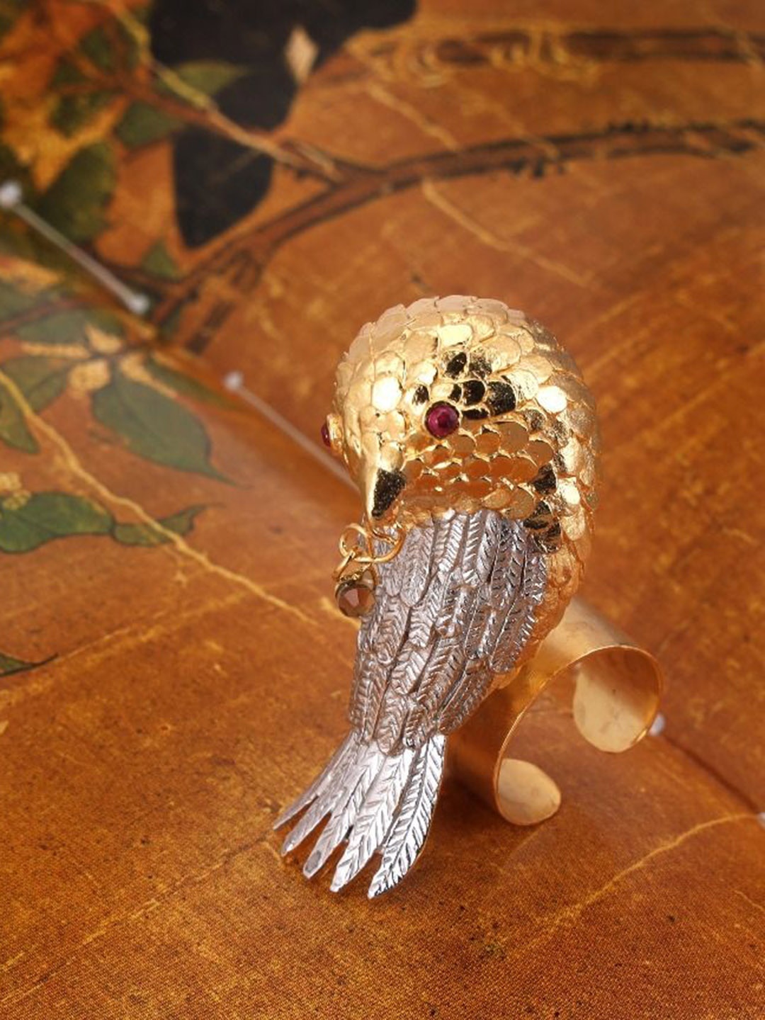 

Trupti Mohta Equilibrium Gold-Plated Adjustable Bird Shaped Finger Ring