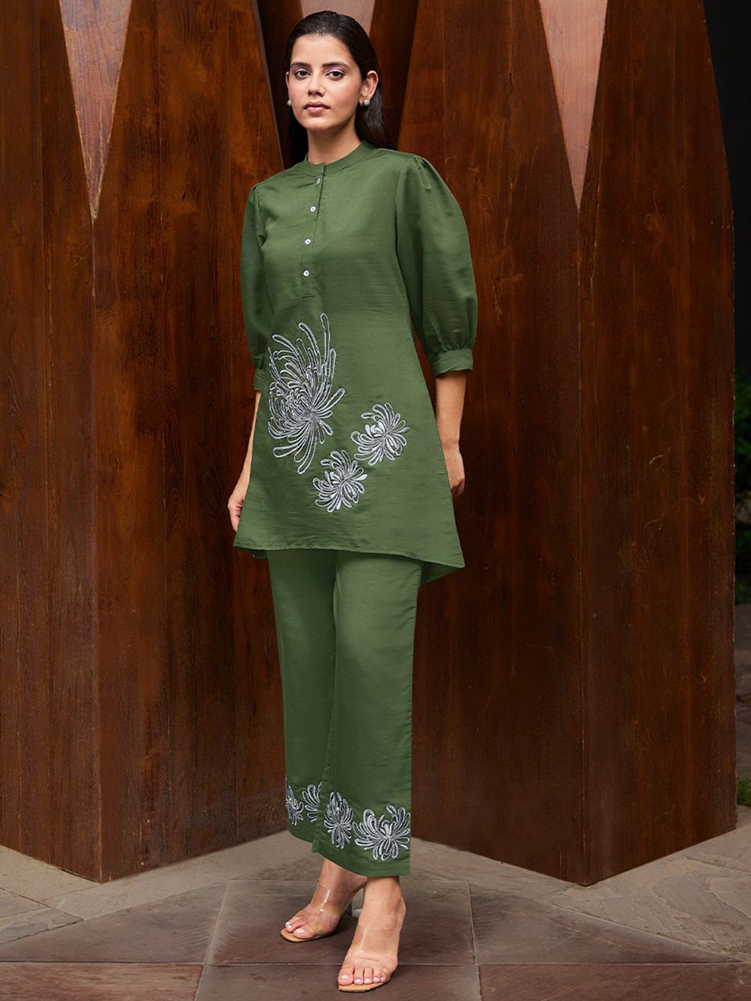 

Kaftanize Floral Embroidered Mandarin Collar Tunic With Trousers, Green