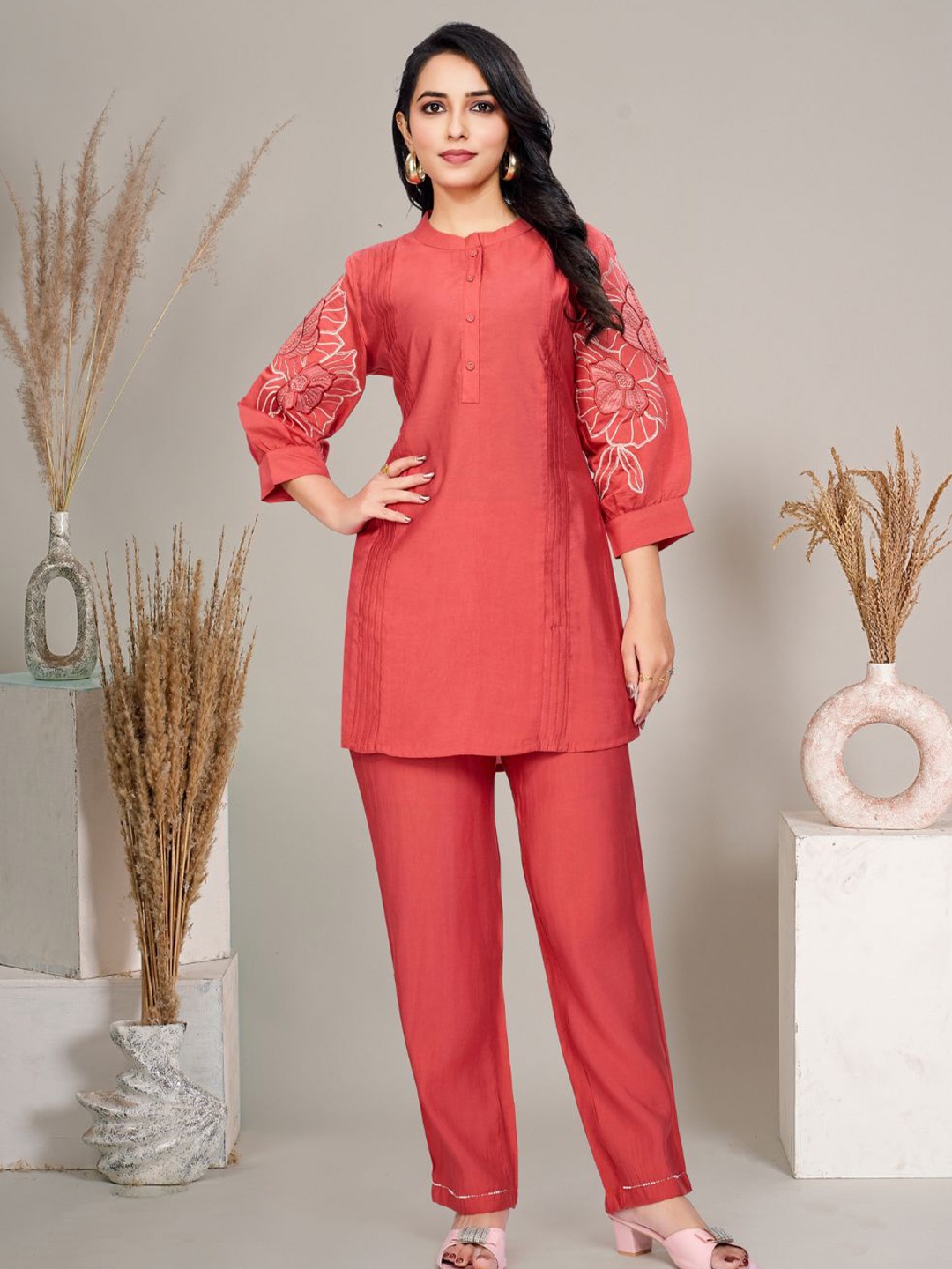 

Kaftanize Floral Embroidered Mandarin Collar Tunic With Trousers, Red