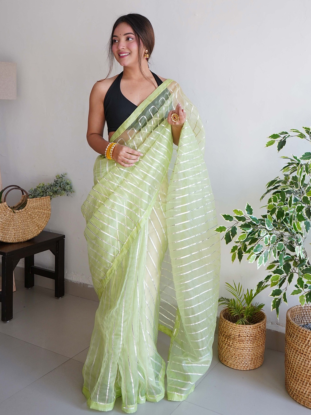 

VAMSEE Ethnic Motifs Embroidered Organza Saree, Sea green