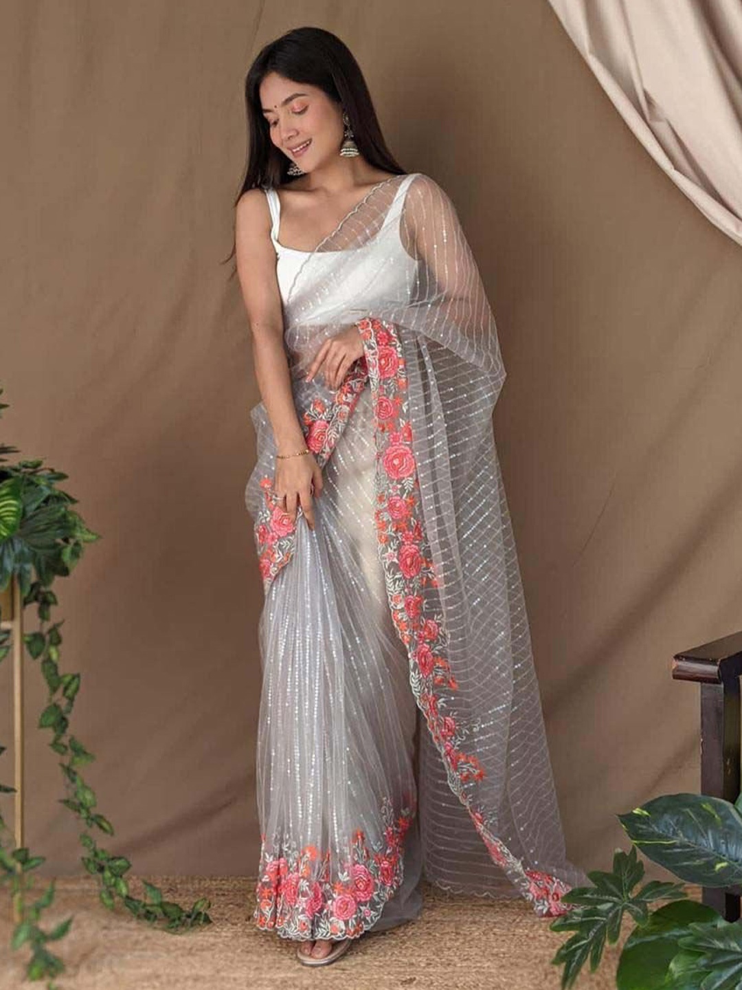 

VAMSEE Embellished Sequinned Net Saree, White