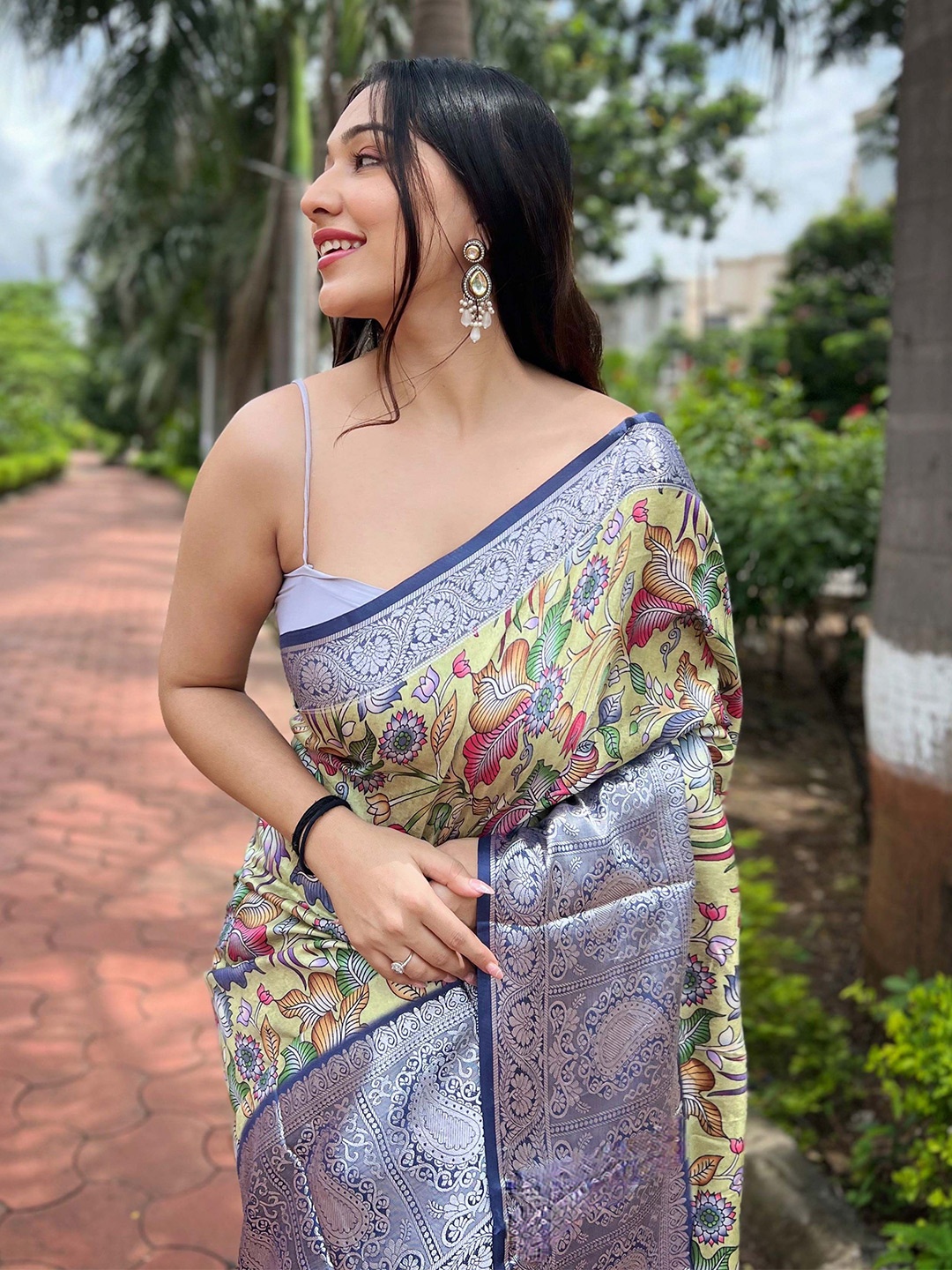 

VAMSEE Ethnic Motifs Zari Saree, Yellow