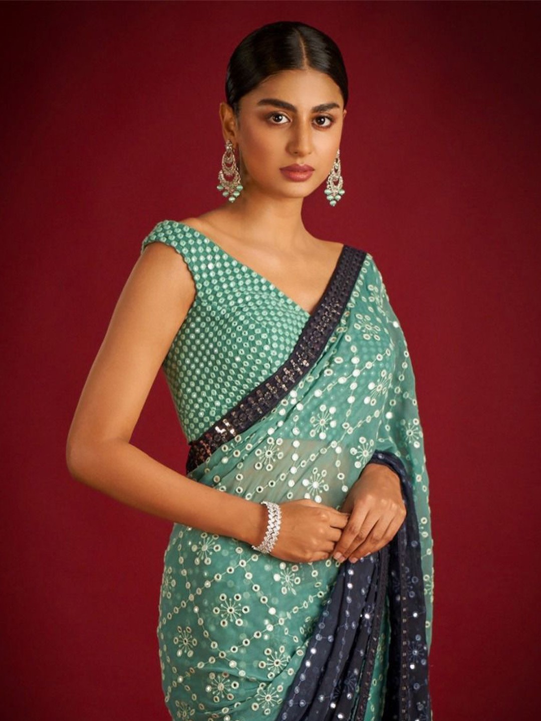 

VAMSEE Ethnic Motifs Mirror Work Ombre Saree, Sea green