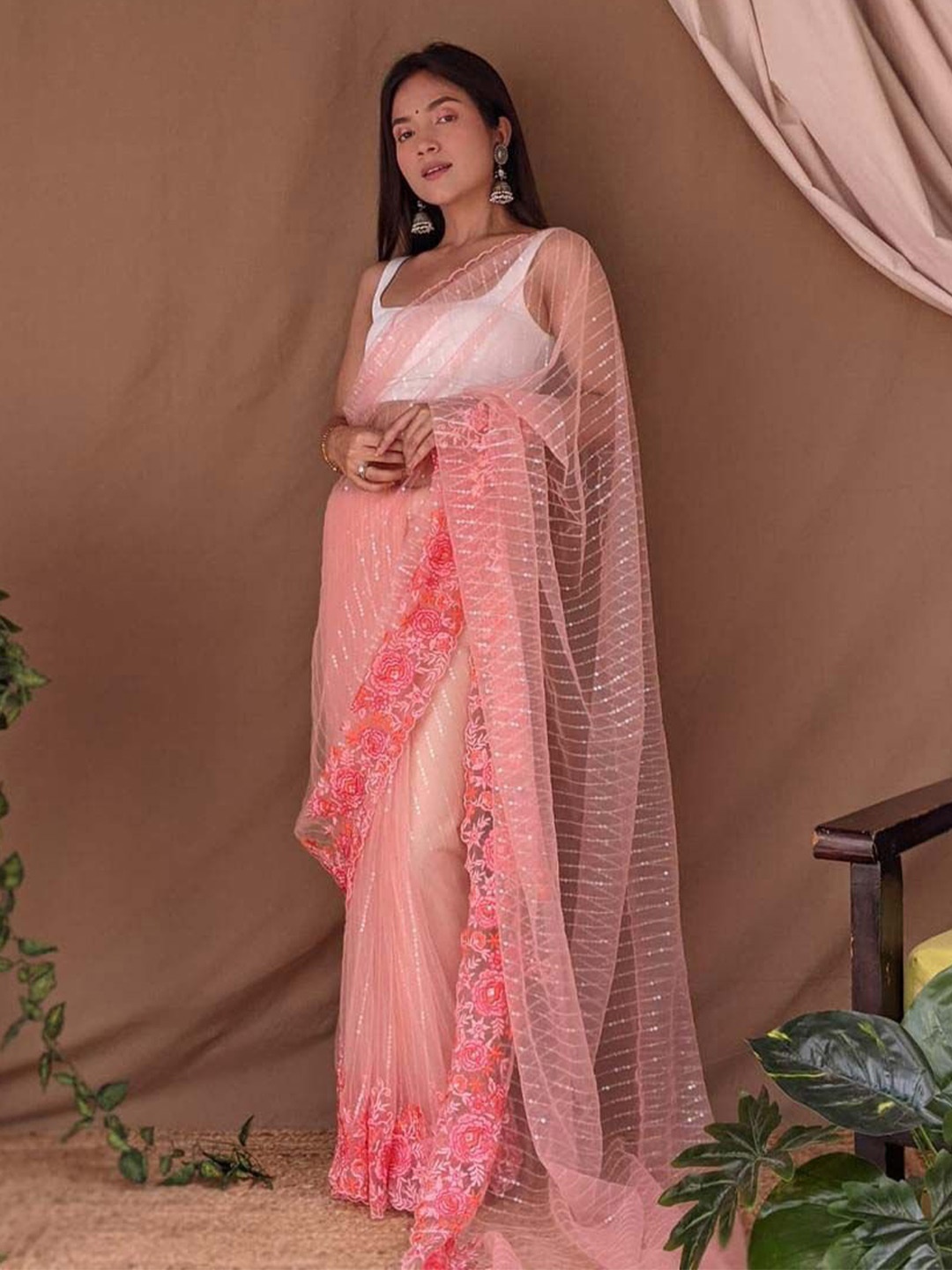 

VAMSEE Embellished Sequinned Net Saree, Pink