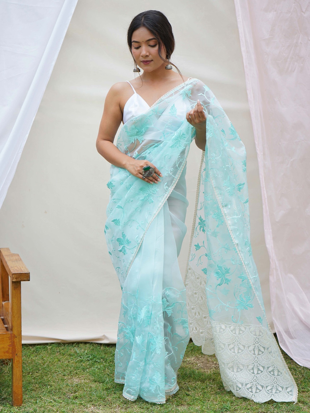 

VAMSEE Ethnic Motifs Embroidered Saree, Teal