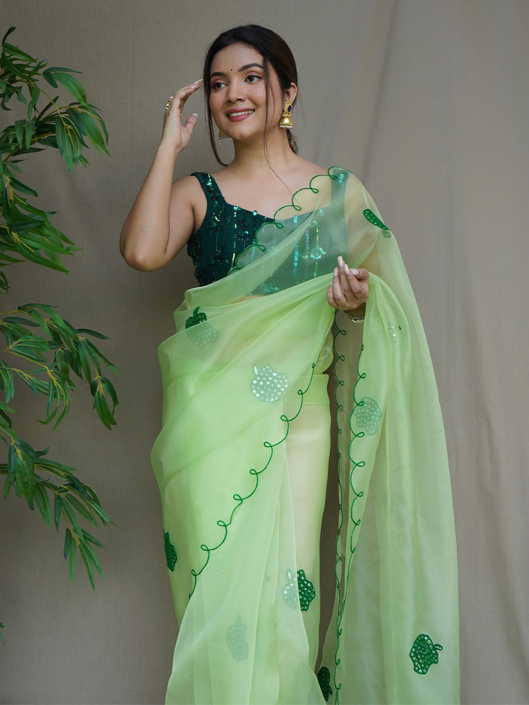 

VAMSEE Embroidered Gota Patti Saree, Green