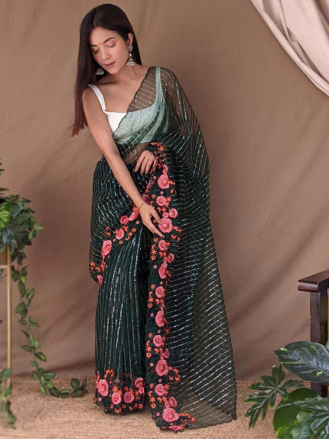 

VAMSEE Embellished Sequinned Net Saree, Black