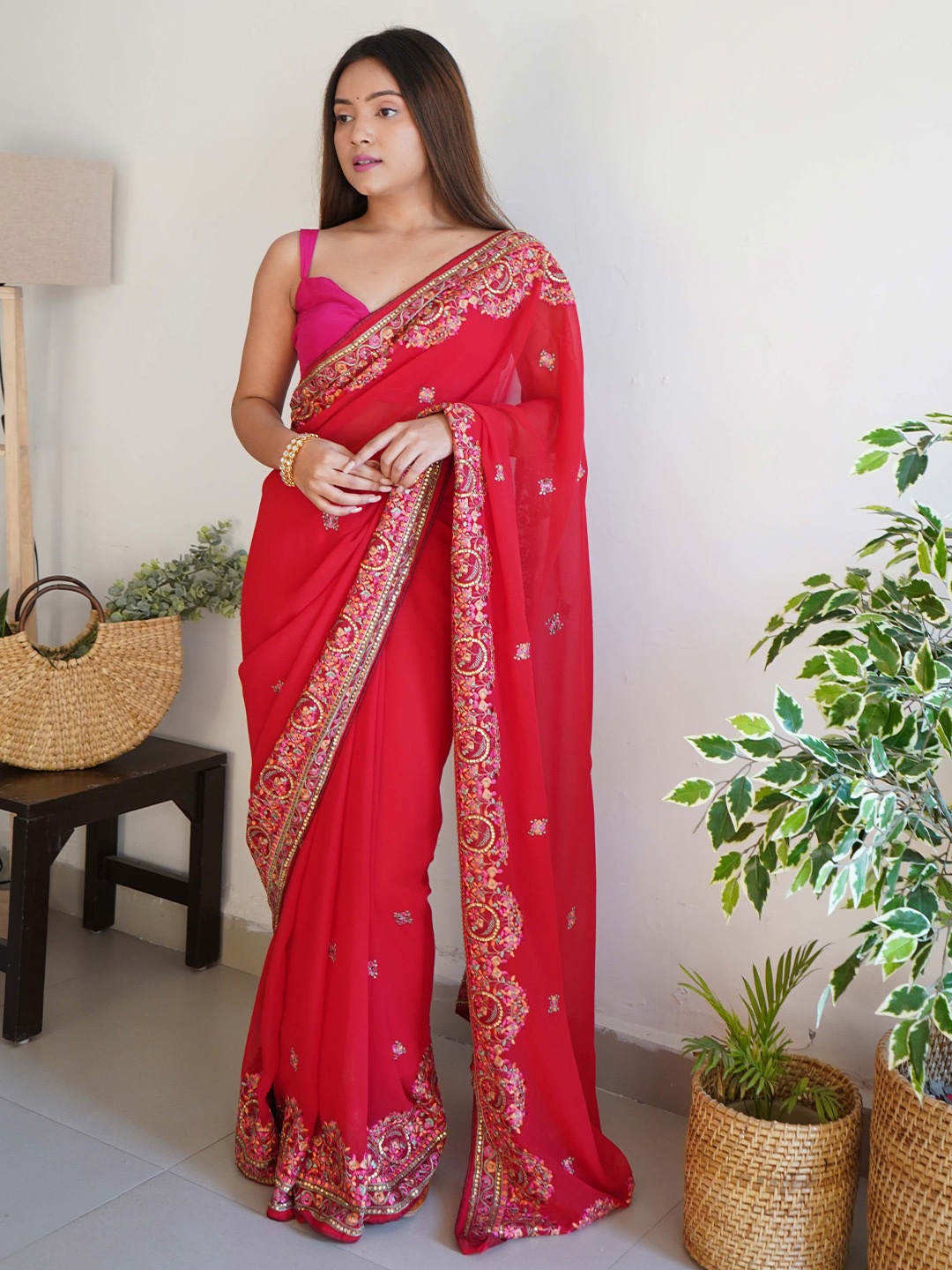 

VAMSEE Women Ethnic Motifs Embroidered Pure Georgette Saree, Red