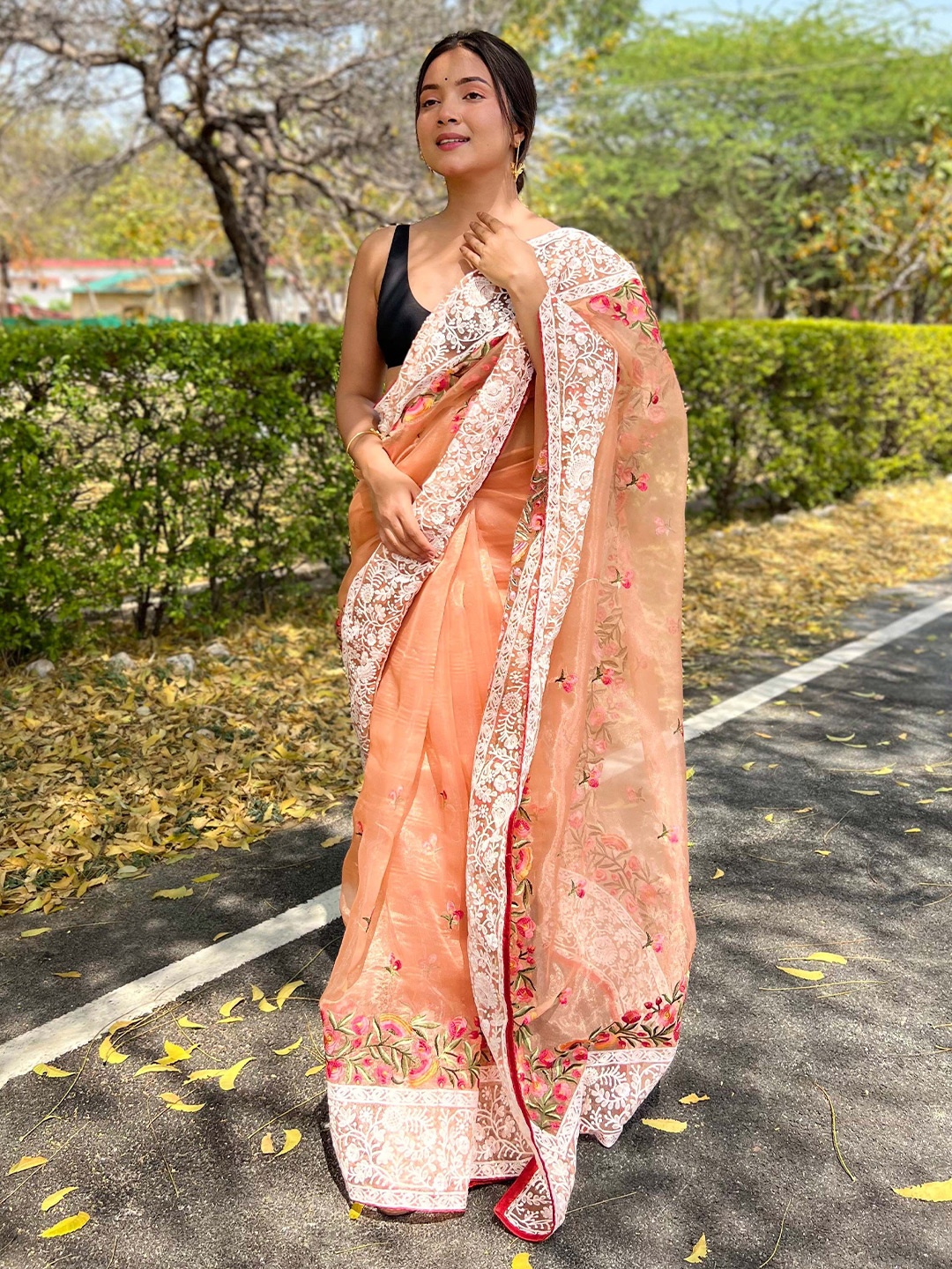 

VAMSEE Ethnic Motif Embroidered Saree, Orange