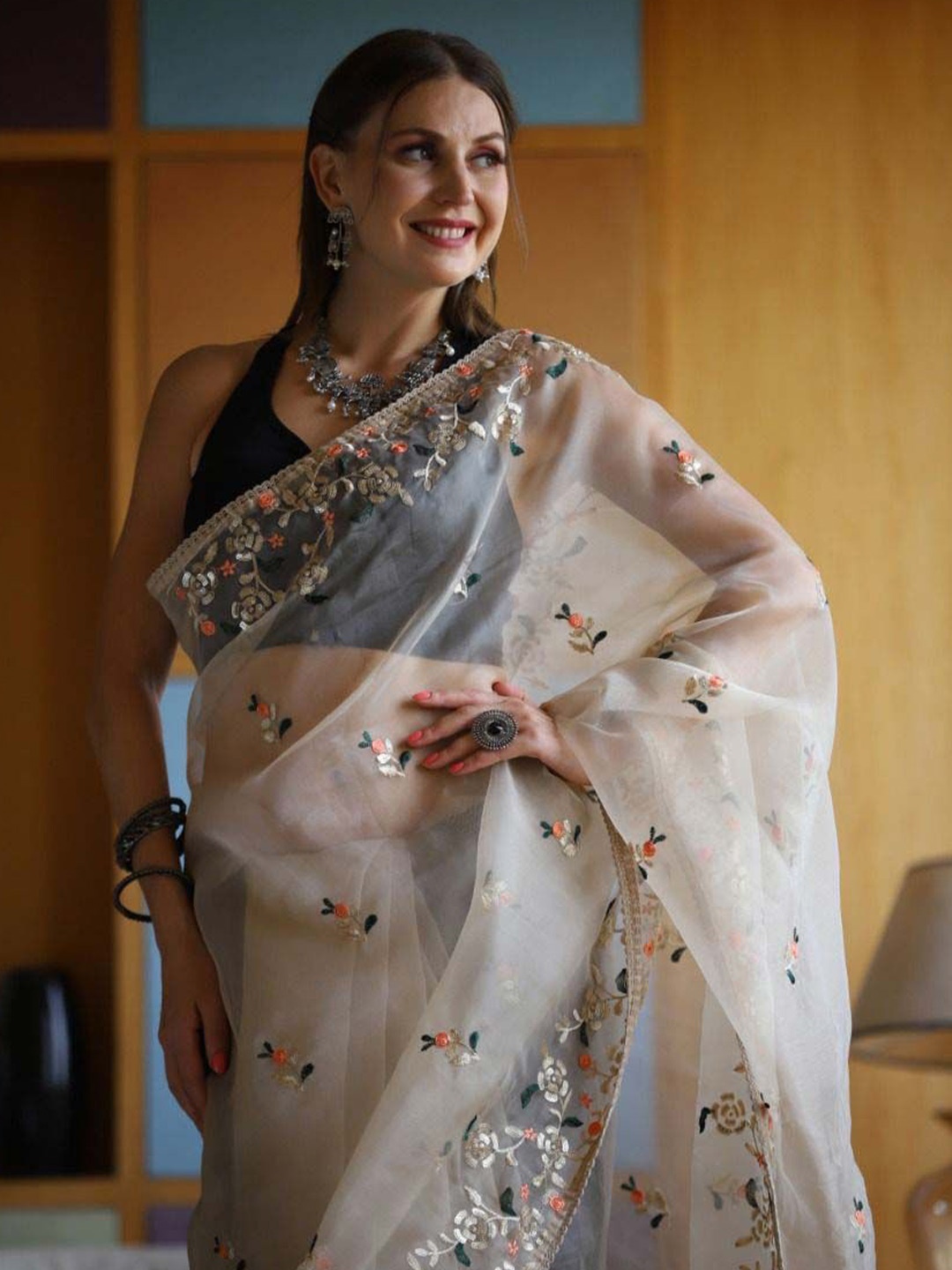 

VAMSEE Ethnic Motif Embroidered Sequinned Saree, Off white