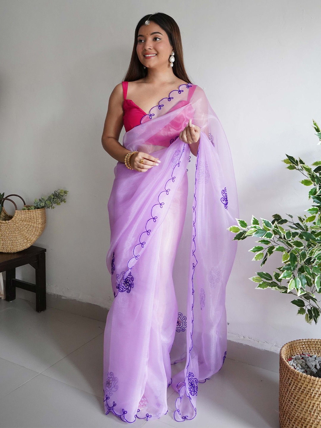 

VAMSEE Floral Embroidered Organza Saree, Purple