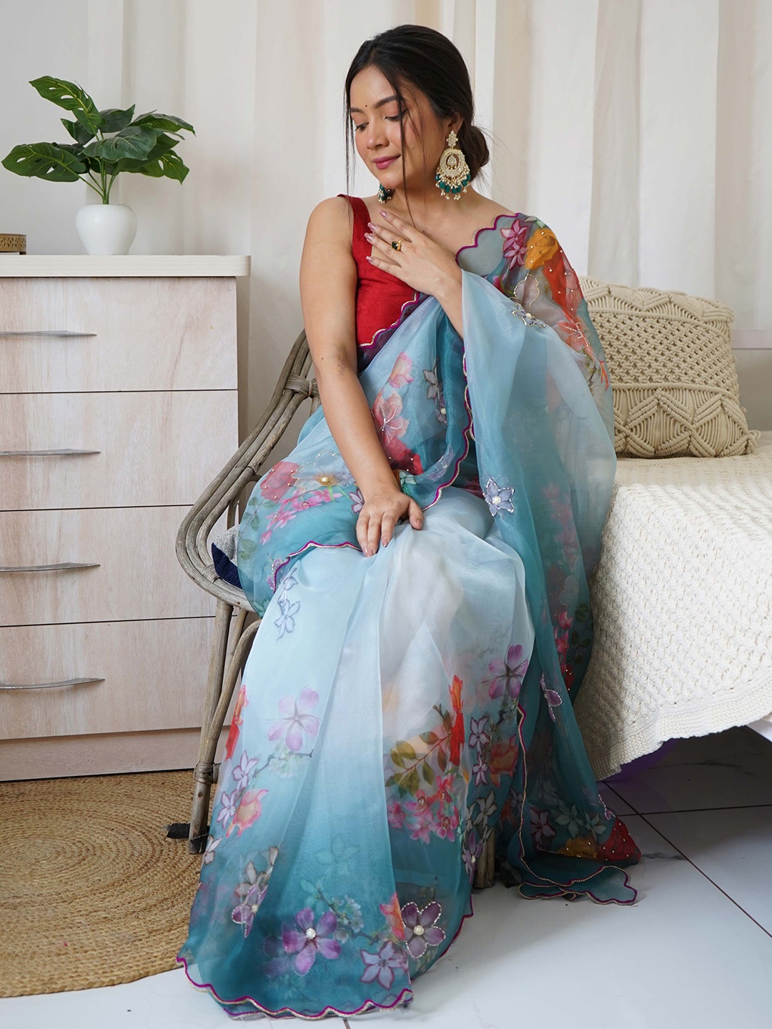 

VAMSEE Embroidered Sequinned Floral Saree, Teal