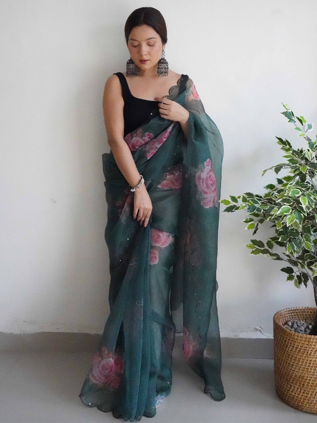 

VAMSEE Floral Embroidered Organza Saree, Green