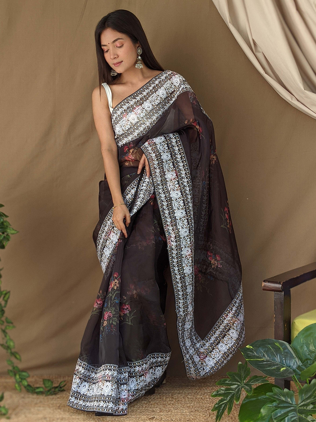 

VAMSEE Floral Embroidered Organza Saree, Grey melange
