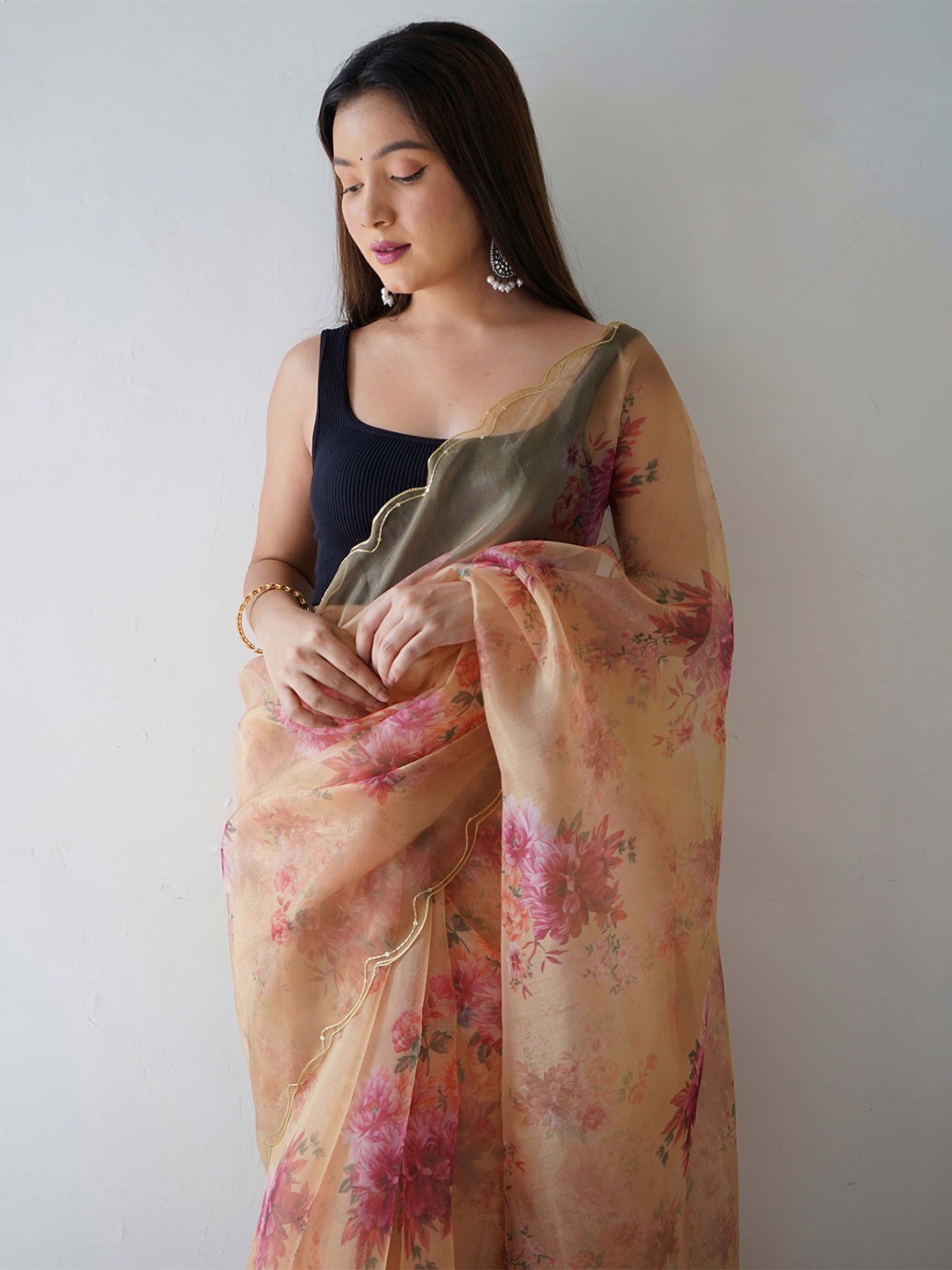 

VAMSEE Floral Embroidered Organza Saree, Grey